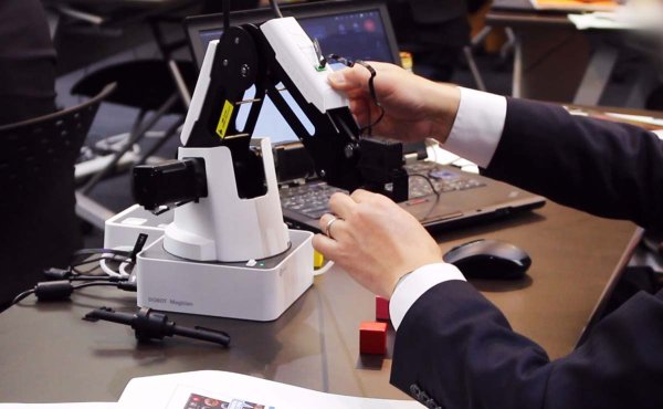 画像2: DOBOT Magician/MG400/M1/CRシリーズ 実機デモ体験会（無料） (2)